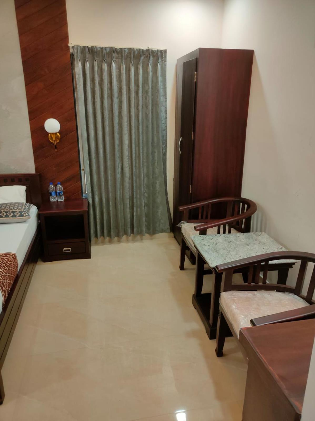 Royes Park & Mini Party Hall Hotel