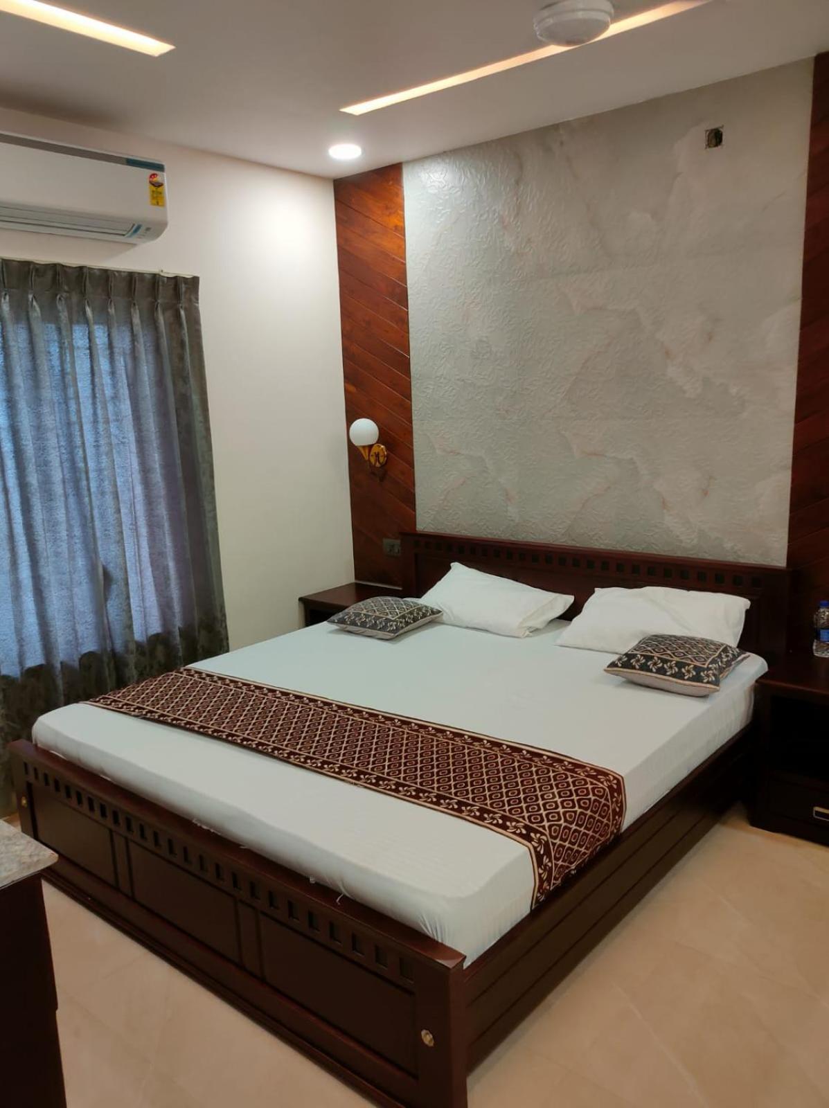 Hotel Royes Park & Mini Party Hall
