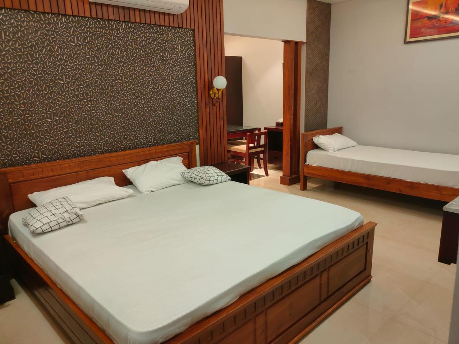 Royes Park & Mini Party Hall Hotel *